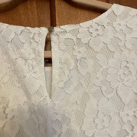 White lace dress bridal shower - Picture 5 of 5